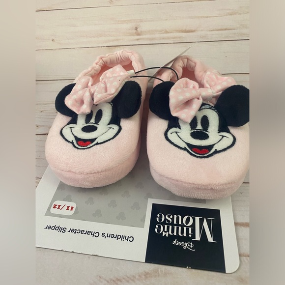 NWT Disney Minnie Mouse Childrens Slippers Size 11/12 - Picture 1 of 3